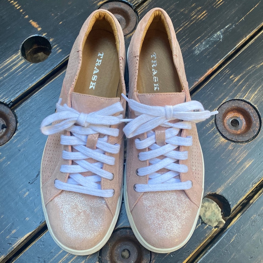 TRASK LINDSEY LEATHER LACE UP SNEAKERS